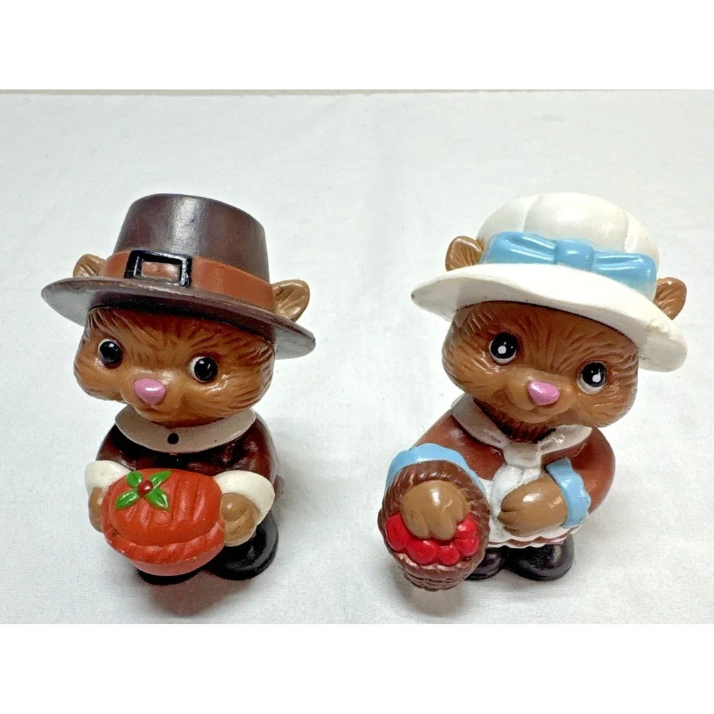Vintage Thanksgiving Pilgrim Squirrels Chipmunks Salt Pepper Shakers 3